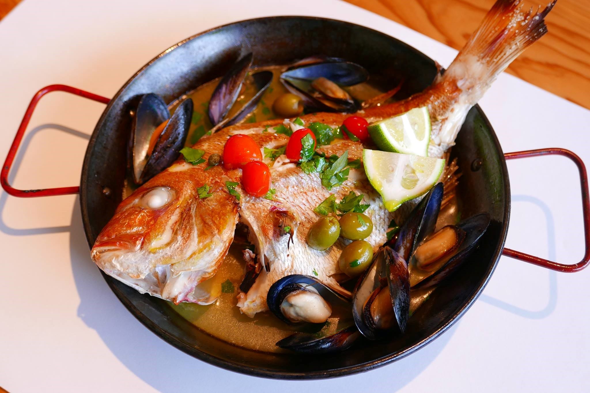 阿久根市の魚と鎌倉市の食材でつくる「アクネパッツァ」。15〜18時の「北薩摩鮮魚店」で食べることができます。